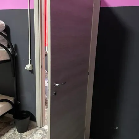 بيت شباب Alexander