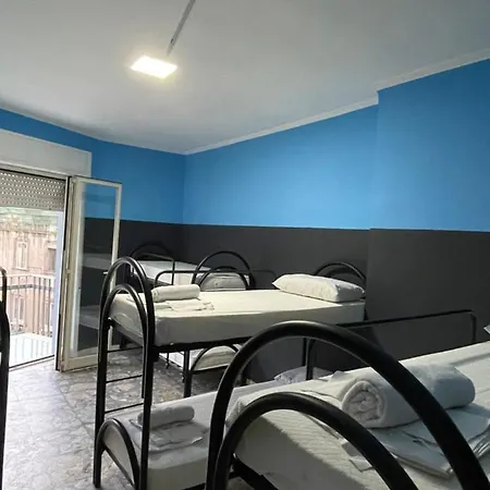 بيت شباب Alexander *